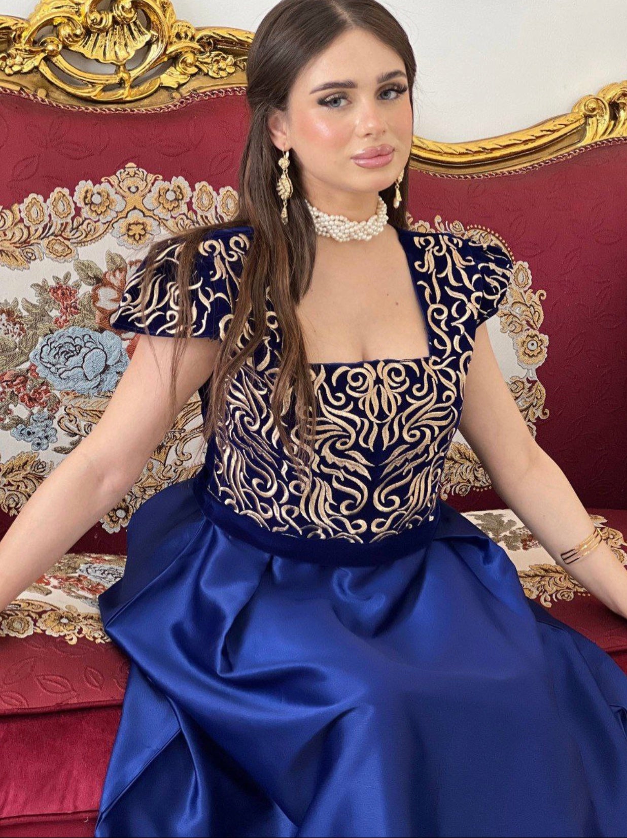 فستان أنوثة راقية بلمسة ملكية" 👑✨